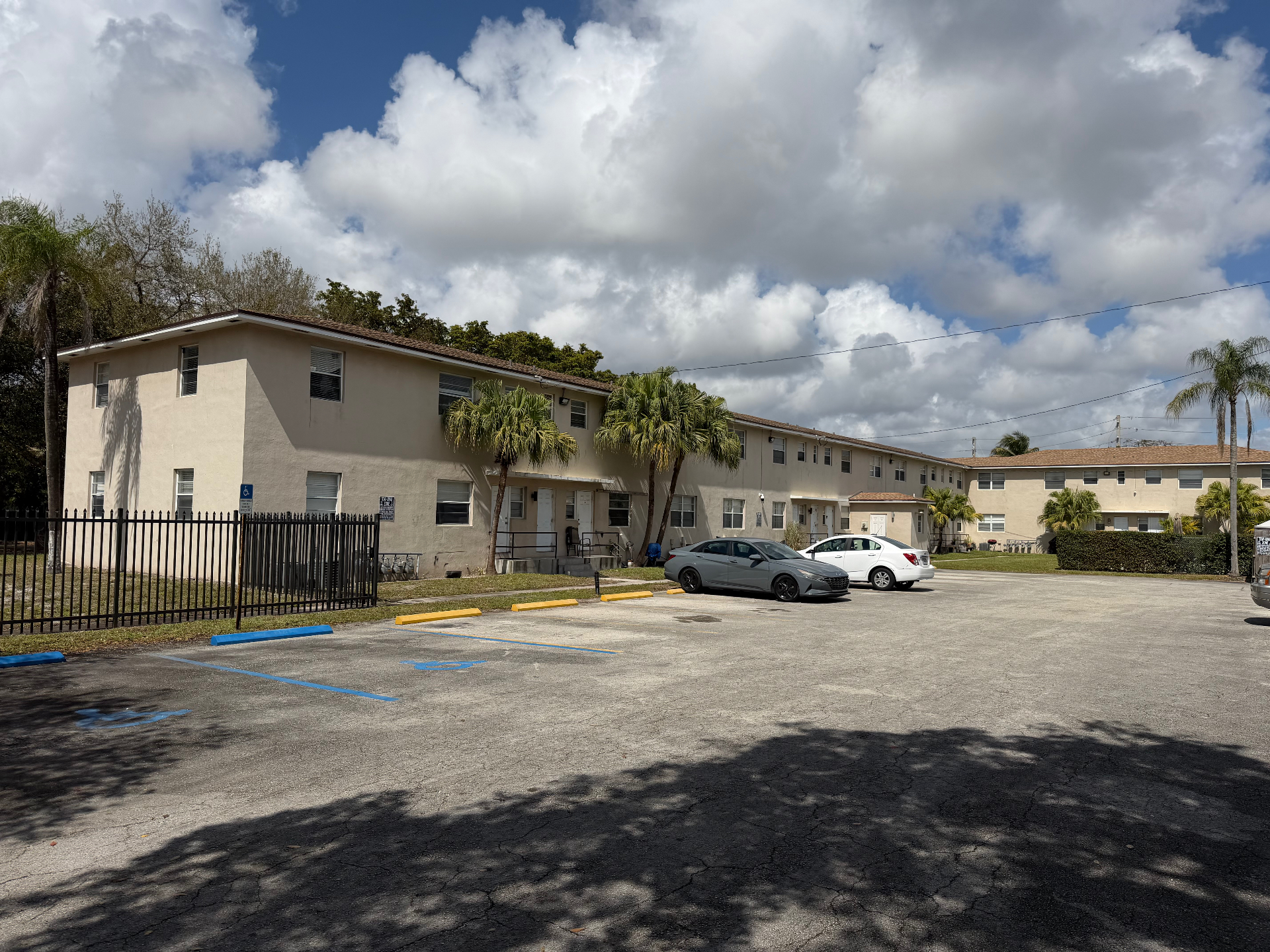 Parking court and elevation of the multifamily buildings in the LIBA Capital Miami Shores portfolio, Miami-Dade County